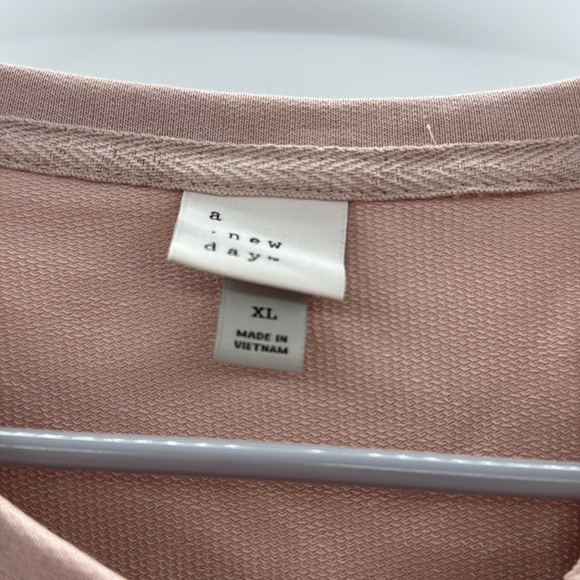 A New Day Taupe‎ Eyelet Sleeve Sweatshirt Women’s Size XL Pullover Casual - Picture 4 of 6